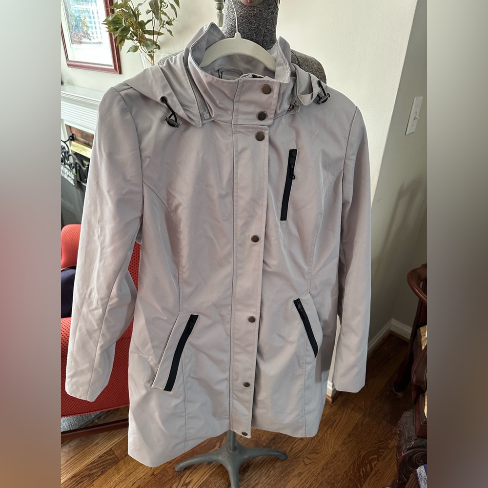 Kimi & Kai women’s Molly hooded jacket. New with tags. Size M.